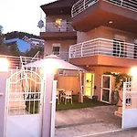 Endless Blue Garden Villa *