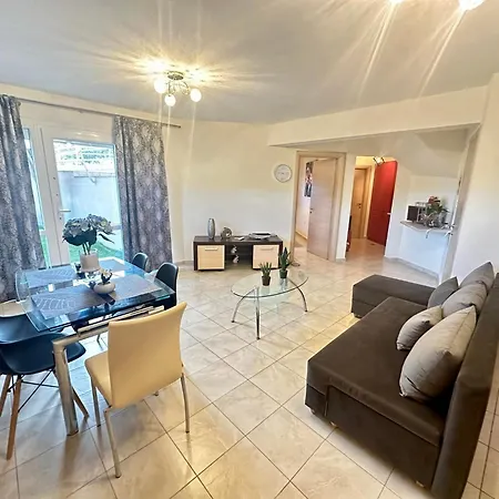 Endless Blue Garden PalaiónTsiflíkion