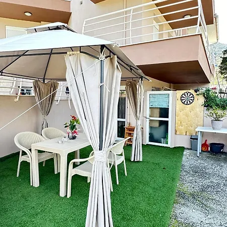 Endless Blue Garden Villa